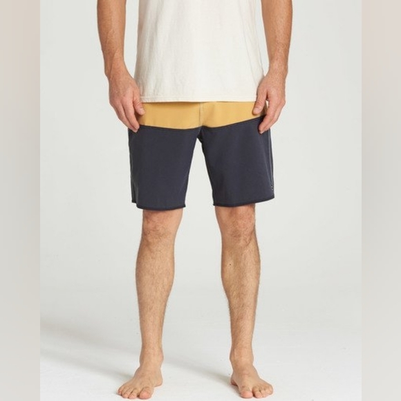 Billabong Tribong Solid Pro Boardshorts - Picture 3 of 11